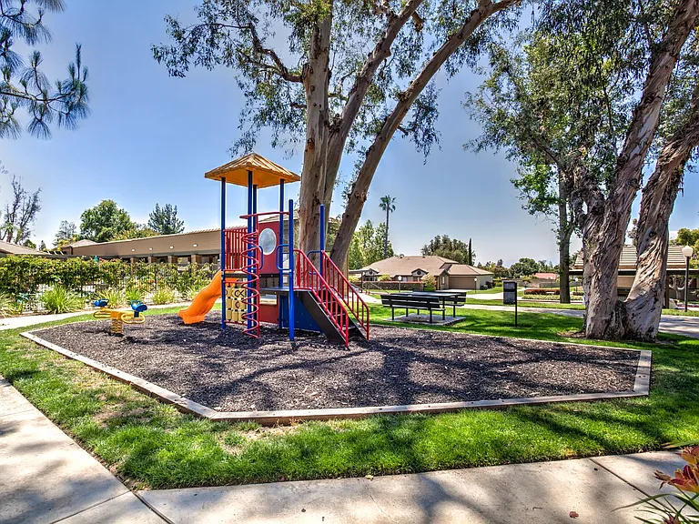 Waterstone Alta Loma Apartments — Photo 36