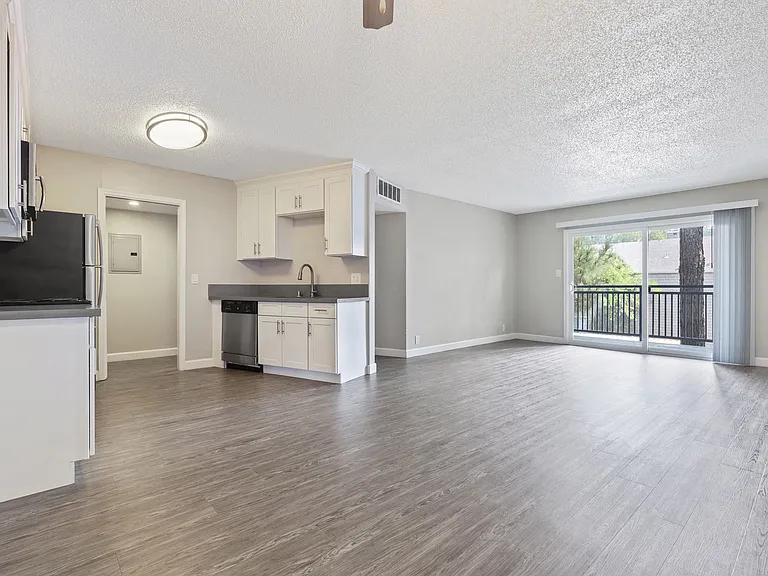 Reserve at Walnut Creek — Photo 15