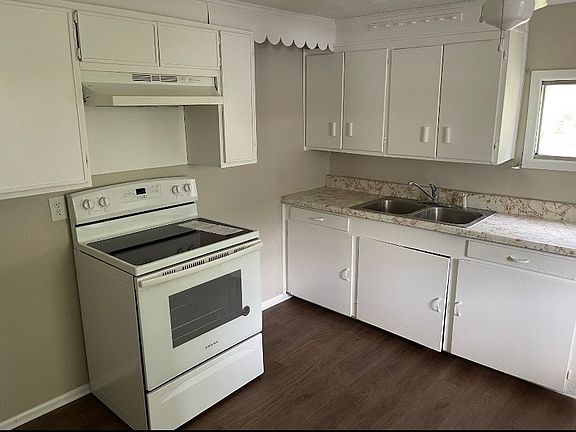 4th image of 4135 Selma Ave