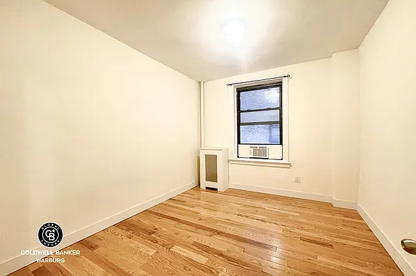 Rented by Coldwell Banker Warburg | media 8