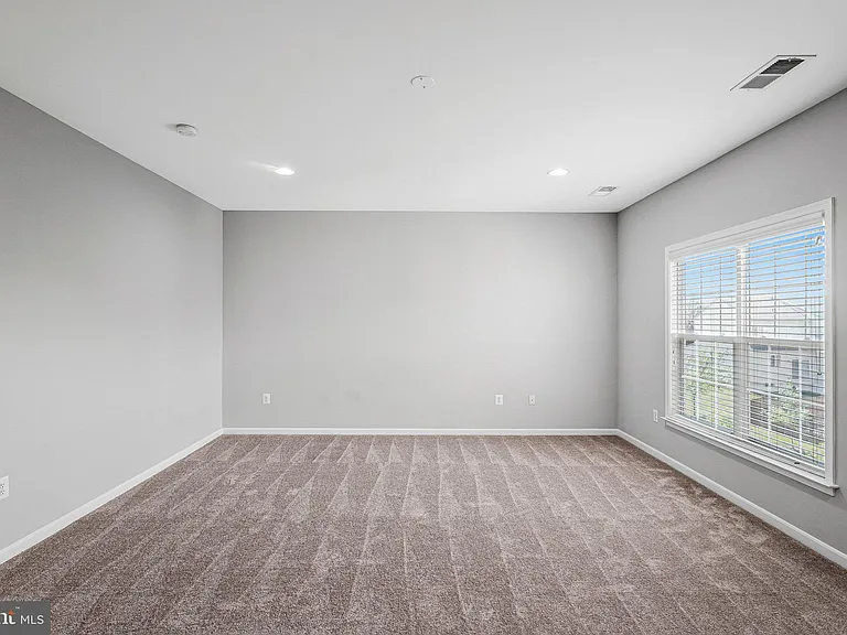 22247 Waterberry Ter — Photo 18