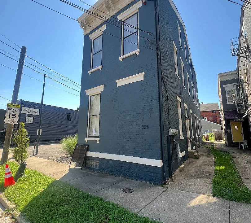 325 W 9th St #2
