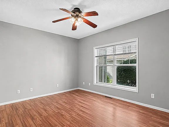5th image of 2917 Hemingway Dr