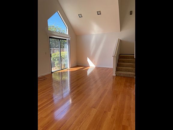 3rd image of 416 Glenmoor Cir