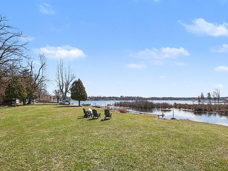 5884 Rays Dr — Photo 5
