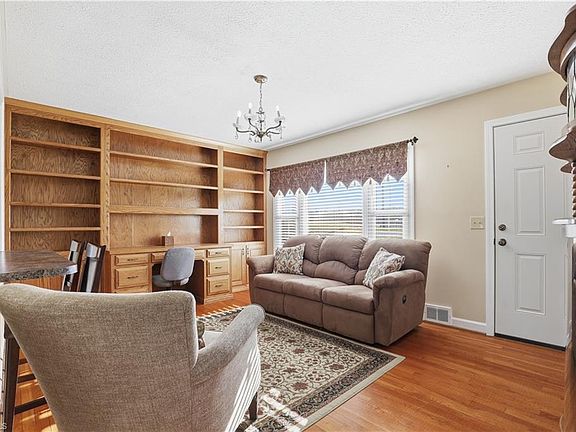 4th image of 232 Sleepy Avenue West Rd