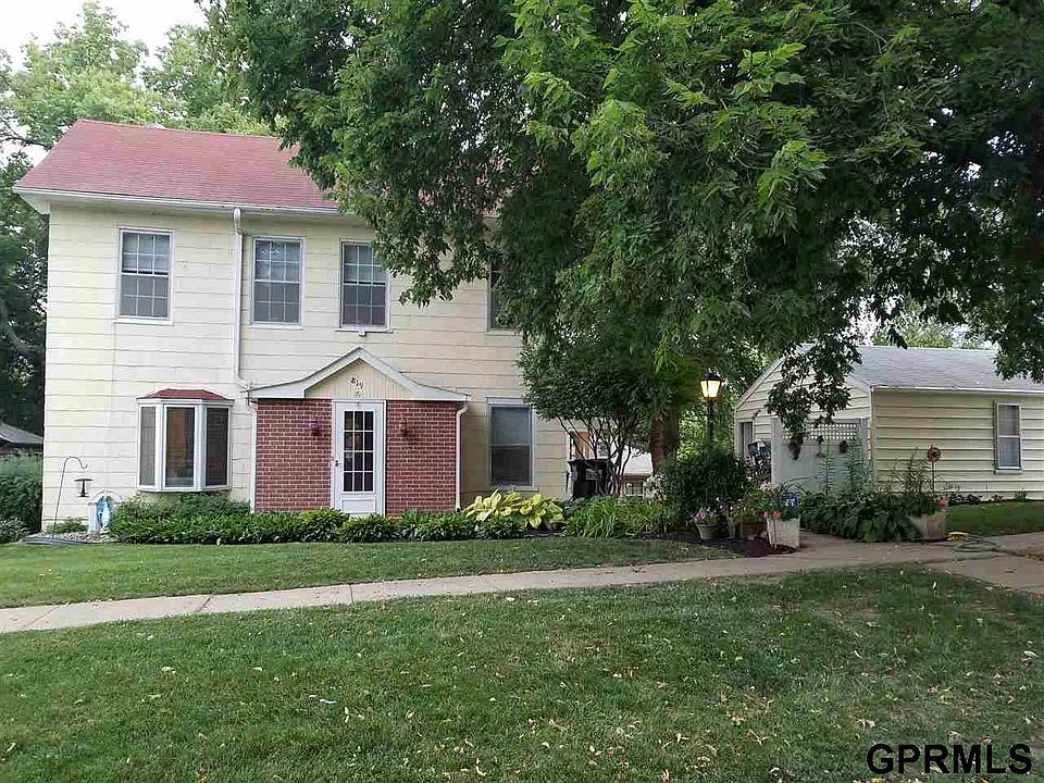 1st image of 819 1st Ave