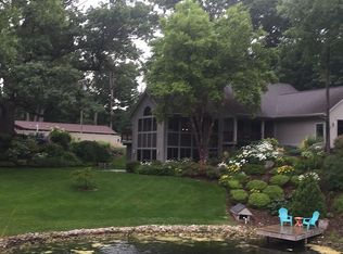 15251 Oak Point Dr, Spring Lake, MI 49456