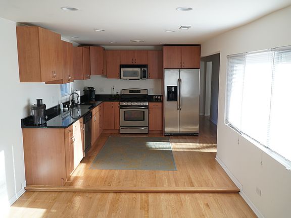 4th image of 1010 S Westmore Ave