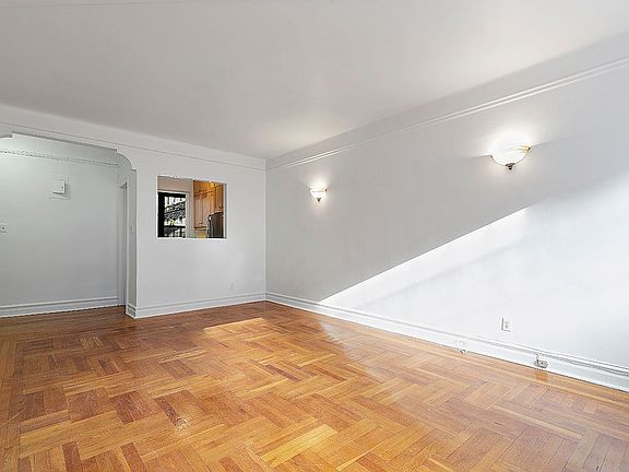 2nd image of 209 W 104th St APT 4D