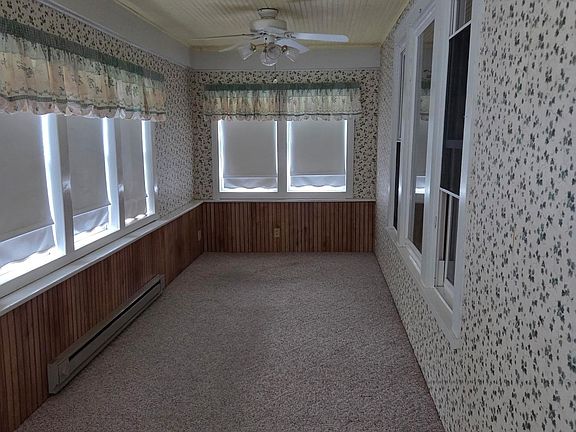 2nd image of 300 Chestnut St SE
