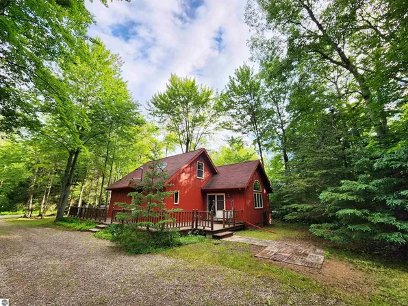 9272 Whispering Pines Dr, Mancelona, MI 49659