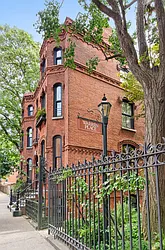 23 Warren Place in Cobble Hill