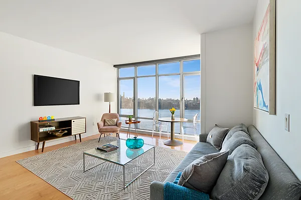 Sold by Compass | media 1