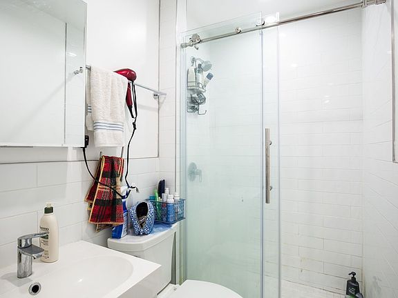 5th image of 228 E 27th St #3EF
