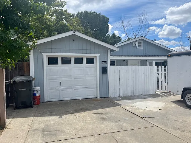 2310 Fairfield St — Photo 8