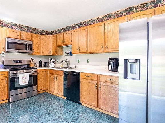 4th image of 56653 Sandalwood Dr