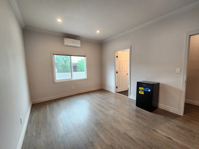 2437 1/4 Houston St #4 — Photo 10