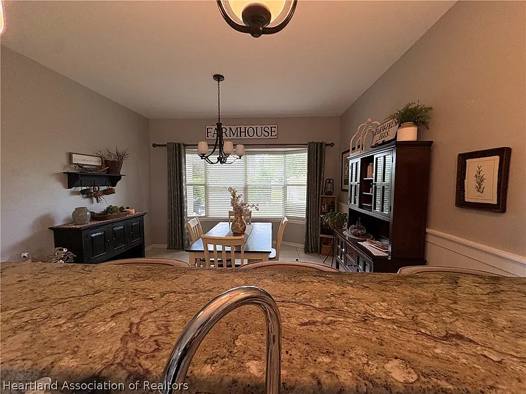 2843 Meadowood Ln — Photo 15