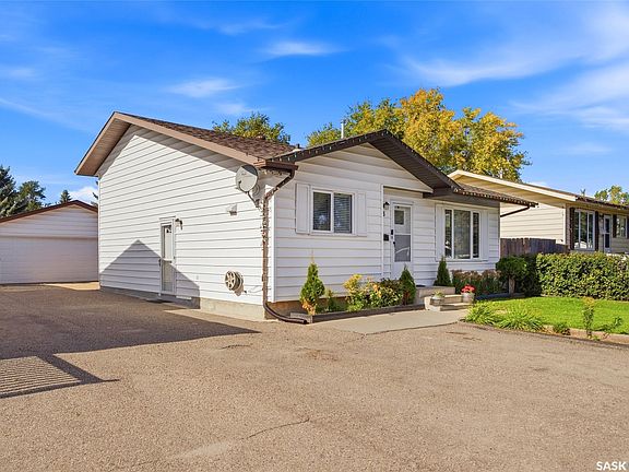2nd image of 403 Sherry Crescent