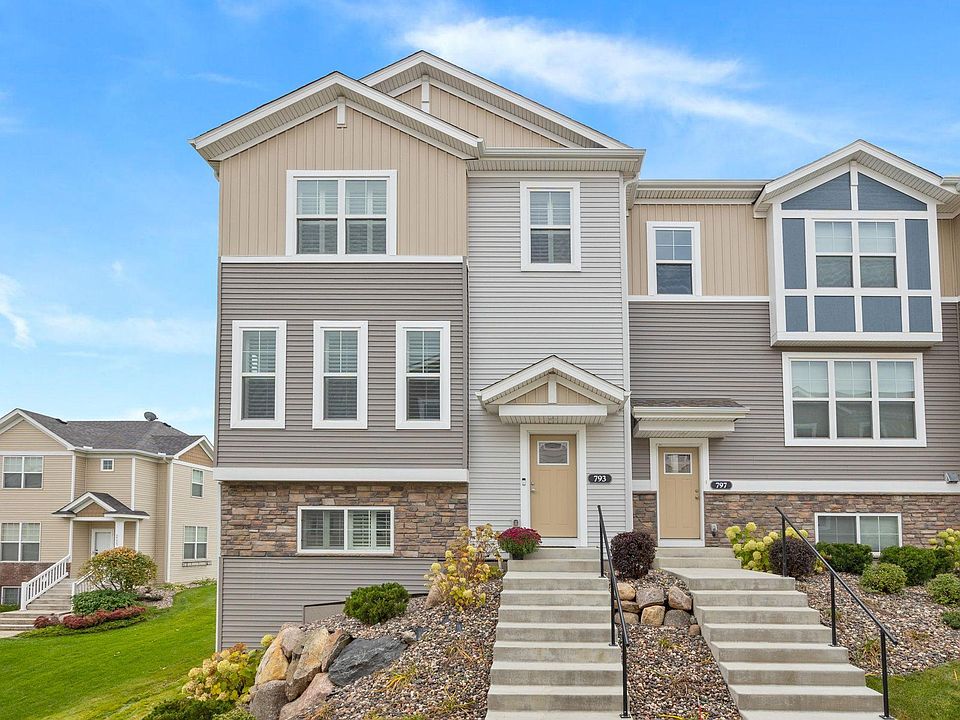 1st image of 793 Roselyn Dr