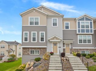 793 Roselyn Dr, Victoria, MN 55386