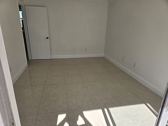 5th image of 1801 S Treasure Dr APT 402