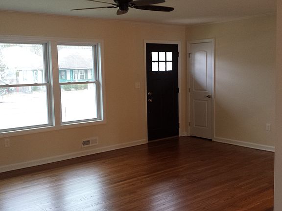 Livingroom, refinished floor