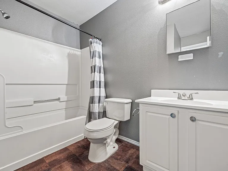 9226 Emerald Port Dr — Photo 10