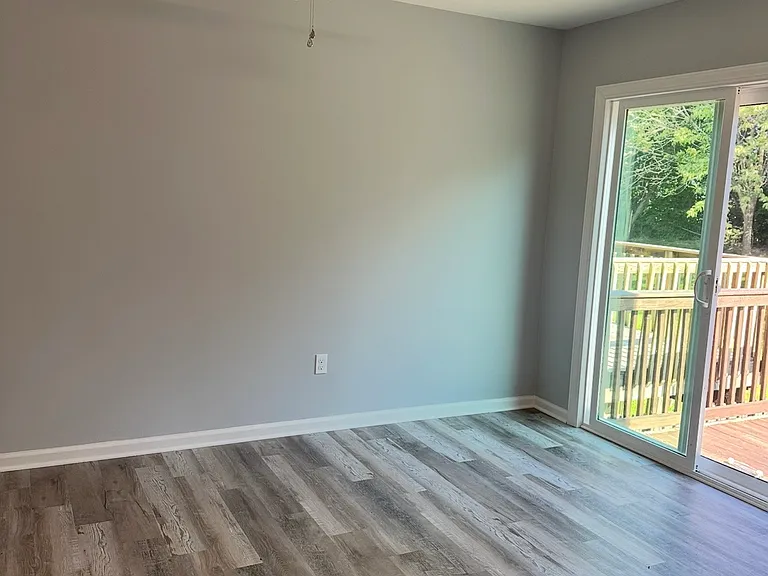 451 Feather Dr — Photo 3