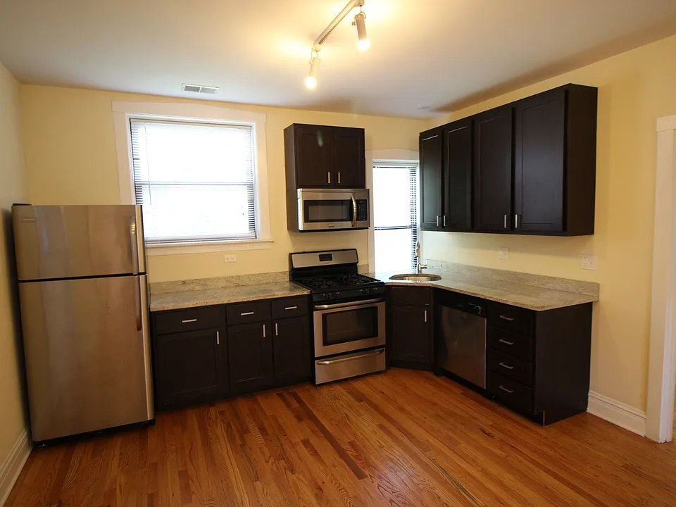 3715 N Leavitt St #1