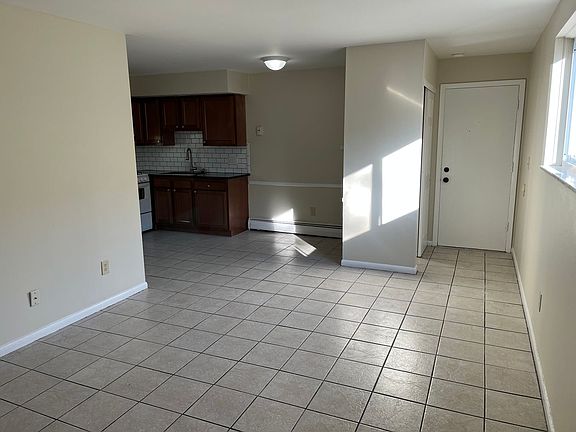 4th image of 676 Riverview Dr #A-1