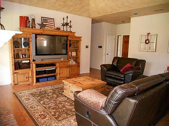 2nd image of 8904 Camfield Way
