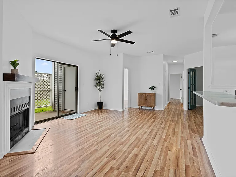 601 E Burgess Rd #H3 — Photo 6
