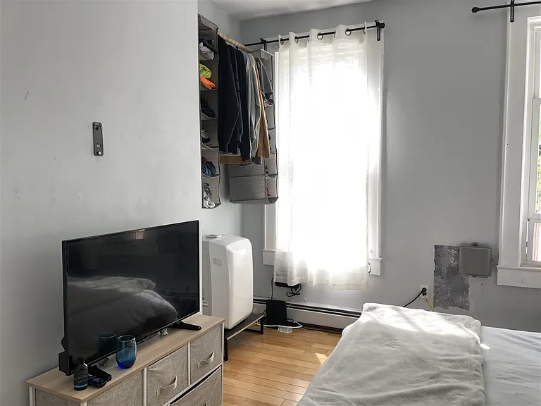 466 Monmouth St #2R — Photo 5