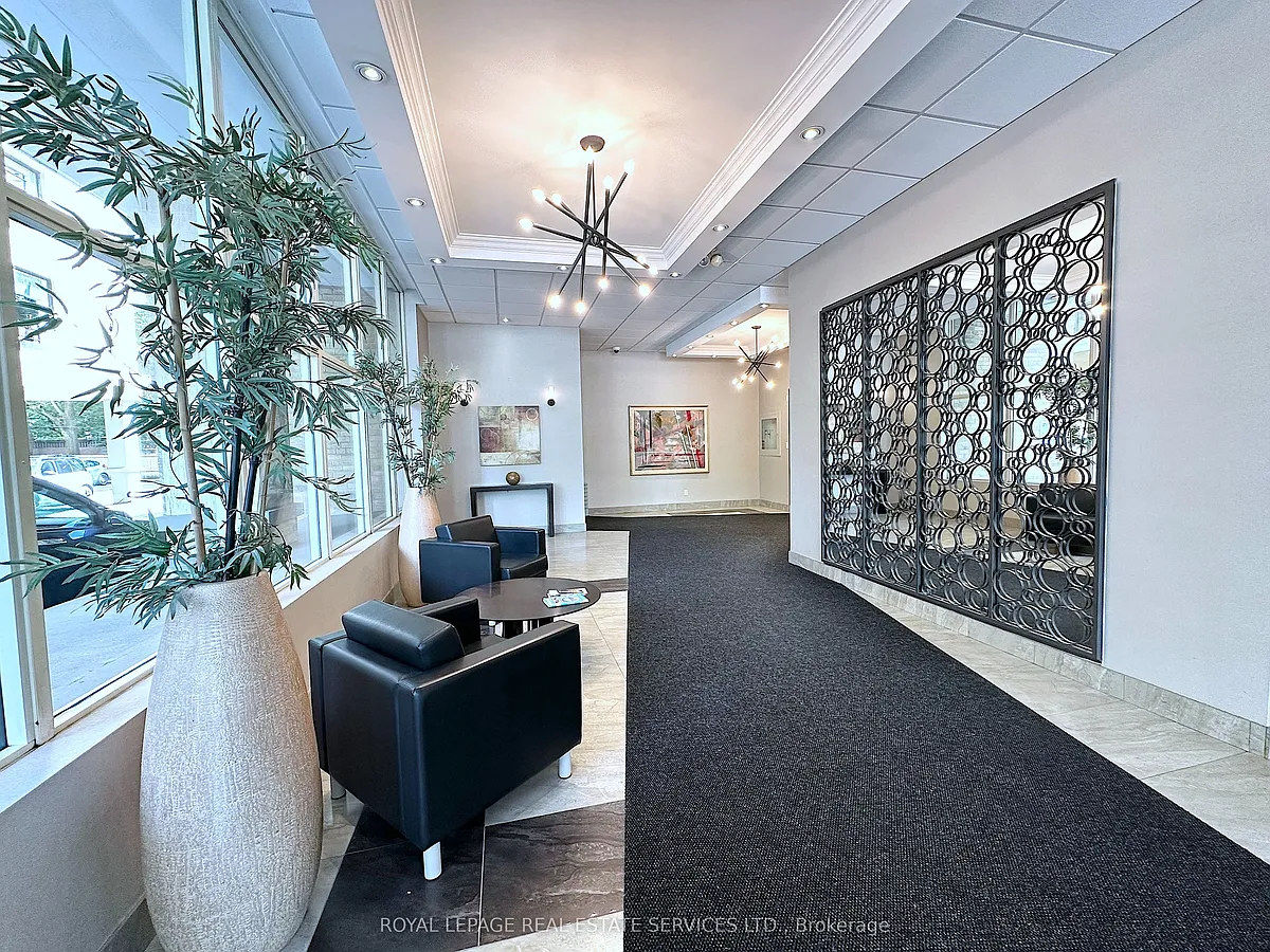 Building Photo - 565 Avenue Rd #1001