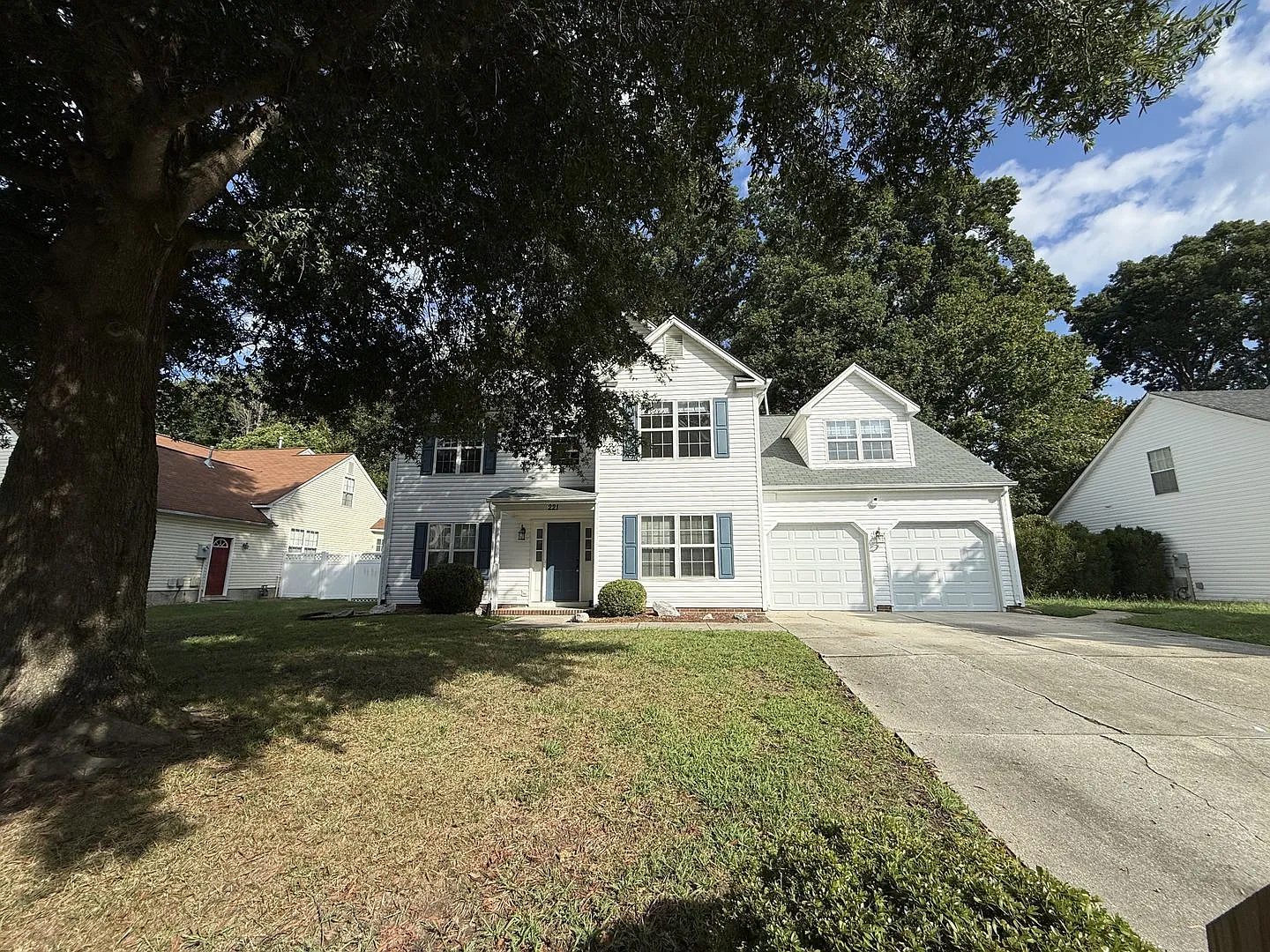 Lovely 4 bedroom Menchville home — Photo 2