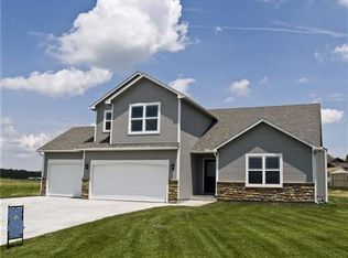 713 E Clear Creek Pl, Tonganoxie, KS 66086