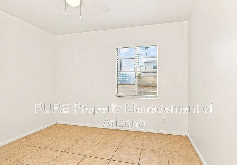 1251 E Rose Ln — Photo 9
