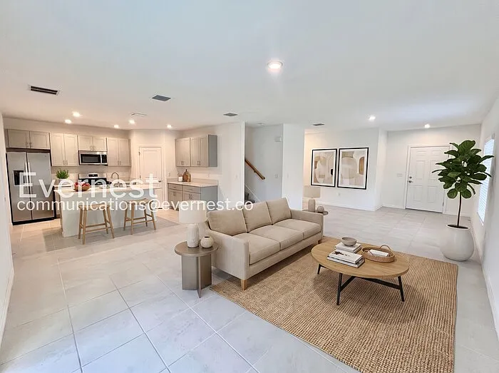 5 bed, 3.5 bath, 2574 sqft, $2,695 — Photo 3