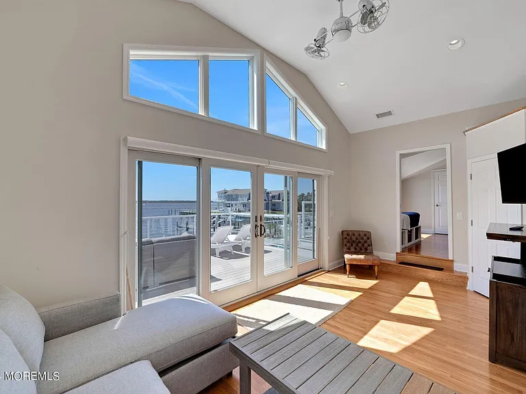 340 Bay Ln — Photo 74