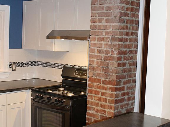 3rd image of 92 Parkwood Ave