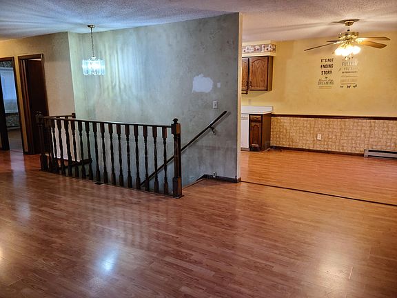 5th image of 840 10th Ave E