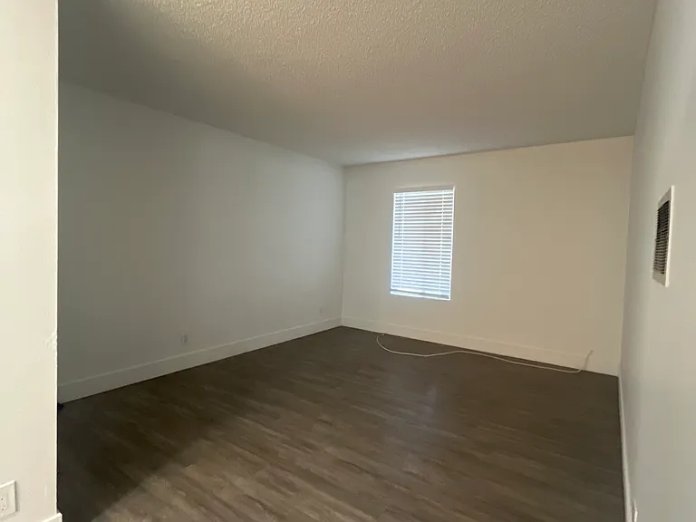 Park West Apartments — Photo 11