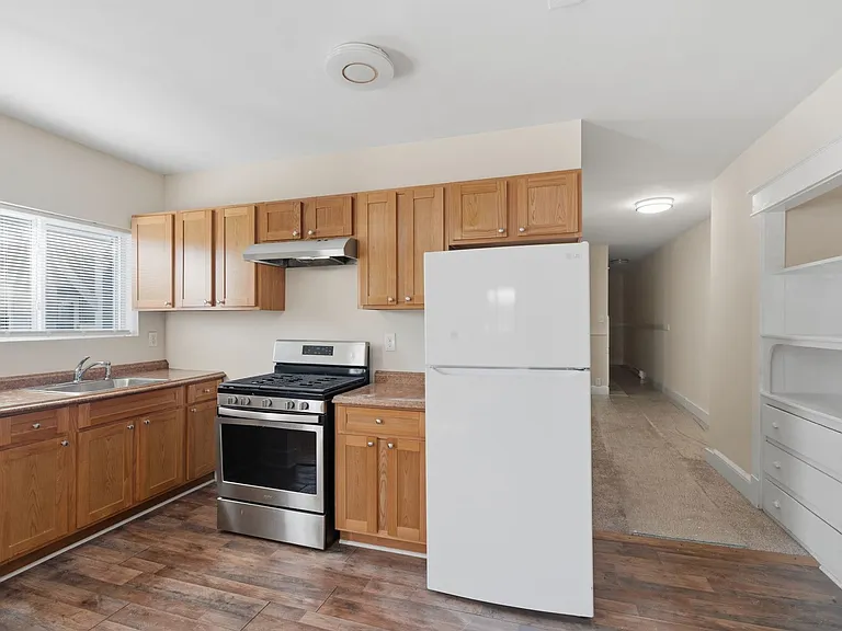 735 Union St — Photo 18