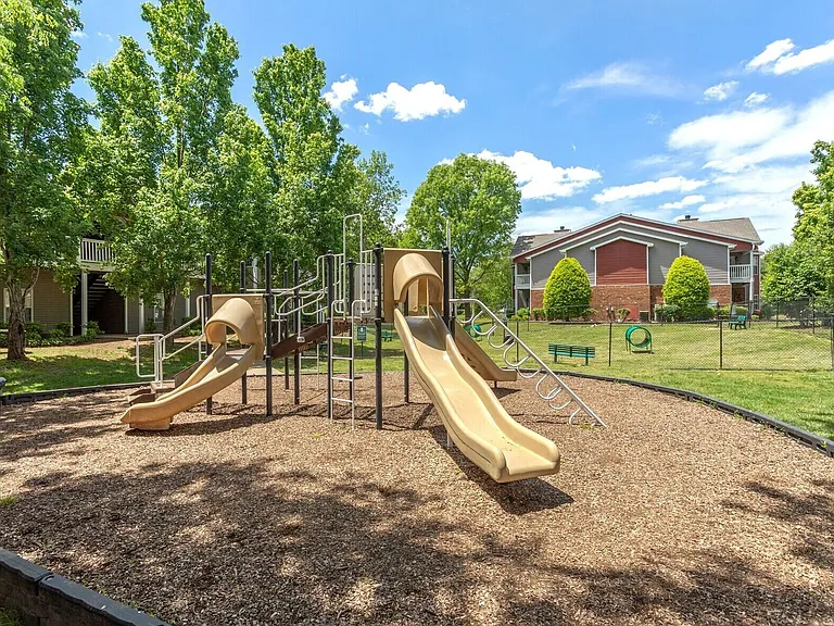Grandea Crescent Park — Photo 19