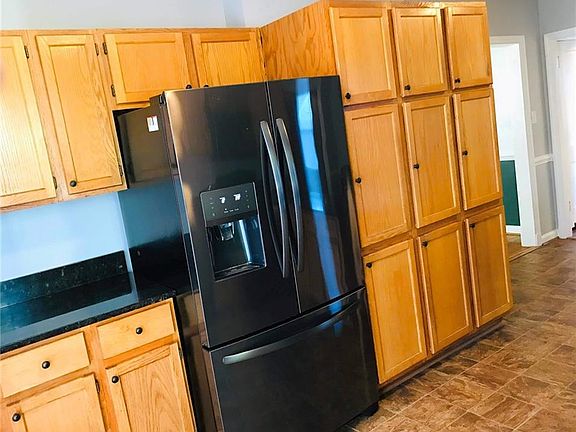 5th image of 6103 Clover Ln