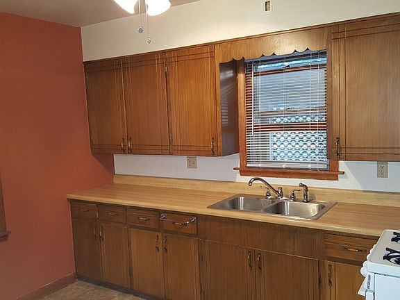 4th image of 1009 Edgewater Ave
