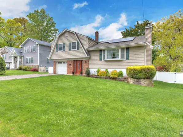 36 Valley Brook Dr, Emerson, NJ 07630