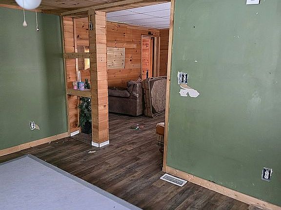 4th image of 1 Phillips Ct